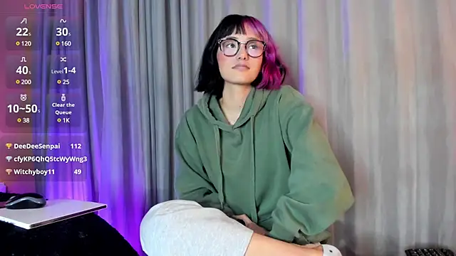 tati cardenas online show from March 18, 2025, 9:56 am