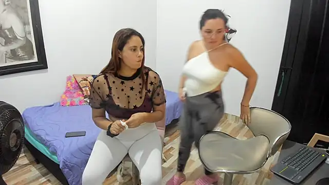 Snapshot of _girls_on_fire_ chatting on November 14, 2025, 11:30 pm girls on fire online show from November 14, 2025, 11:30 pm