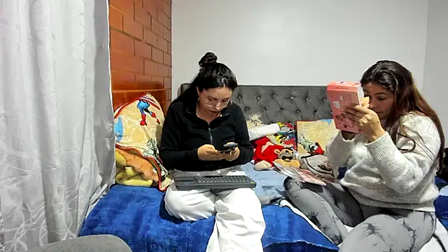  girls on fire  online show from December 22, 2025, 11:05 pm