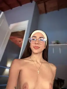 lauravasquez online show from October 23, 2025, 7:34 pm