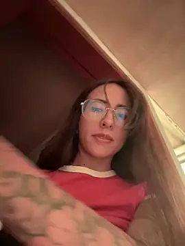 lauravasquez online show from March 8, 2025, 4:50 pm