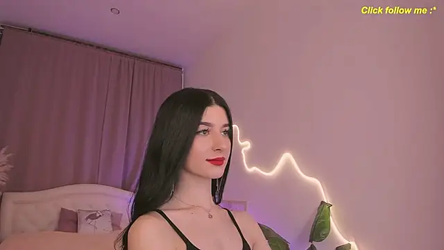 LauraCoy online show from May 6, 2026, 8:24 pm
