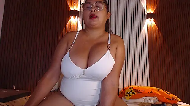 Snapshot of NadiaWhite chatting on May 2, 2026, 9:36 am NadiaWhite online show from May 2, 2026, 9:36 am