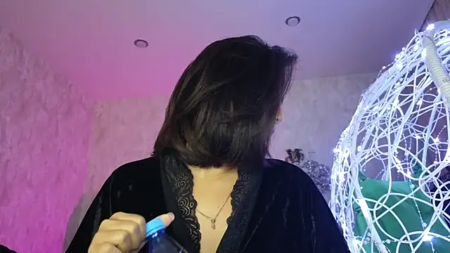 lily  foster online show from December 19, 2025, 6:49 am