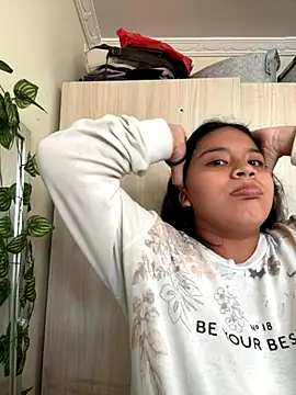 moncerrat luna online show from October 15, 2025, 10:18 pm