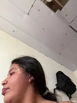 Snapshot of moncerrat_luna chatting on July 10, 2026, 5:35 pm moncerrat luna online show from July 10, 2026, 5:35 pm