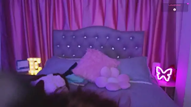 Emiily Scott1 online show from November 4, 2025, 9:18 pm