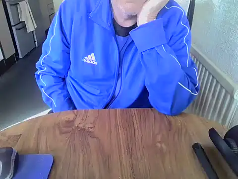 Snapshot of daddyflash chatting on April 10, 2026, 10:22 am daddyflash online show from April 10, 2026, 10:22 am