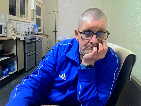 Snapshot of daddyflash chatting on April 15, 2026, 8:42 pm daddyflash online show from April 15, 2026, 8:42 pm