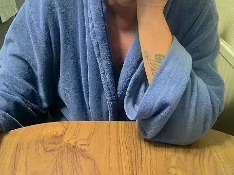 Snapshot of daddyflash chatting on November 29, 2025, 10:43 pm daddyflash online show from November 29, 2025, 10:43 pm