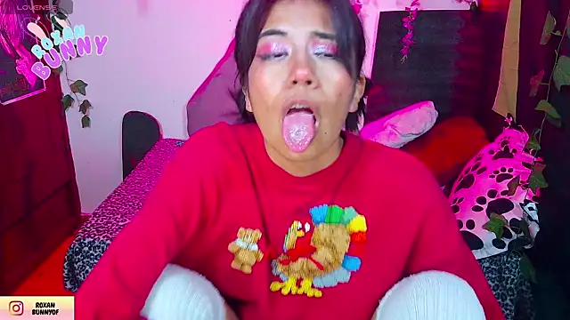 Snapshot of Roxanbunny1 chatting on December 19, 2025, 3:43 am Roxanbunny1 online show from December 19, 2025, 3:43 am