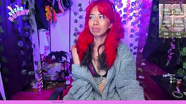 Snapshot of Roxanbunny1 chatting on March 9, 2025, 1:04 am Roxanbunny1 online show from March 9, 2025, 1:04 am