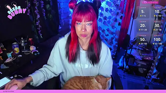 Snapshot of Roxanbunny1 chatting on February 12, 2025, 2:45 am Roxanbunny1 online show from February 12, 2025, 2:45 am