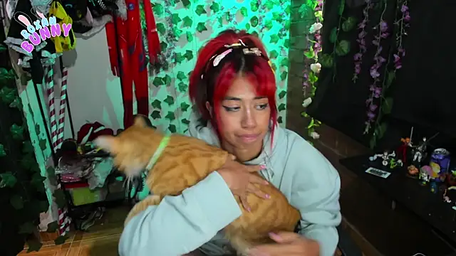 Snapshot of Roxanbunny1 chatting on February 23, 2025, 12:37 pm Roxanbunny1 online show from February 23, 2025, 12:37 pm