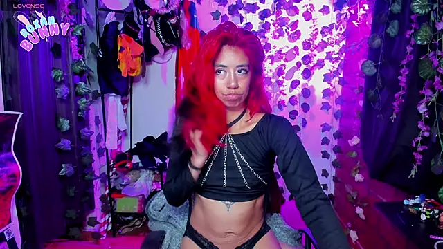 Snapshot of Roxanbunny1 chatting on March 14, 2025, 12:10 am Roxanbunny1 online show from March 14, 2025, 12:10 am