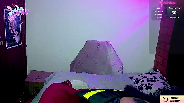 Snapshot of Roxanbunny1 chatting on November 14, 2025, 1:42 am Roxanbunny1 online show from November 14, 2025, 1:42 am