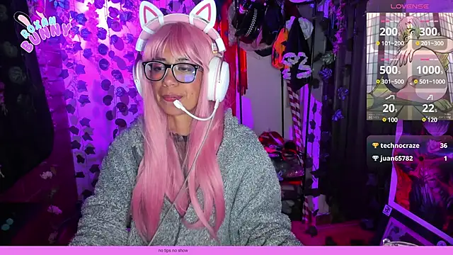 Snapshot of Roxanbunny1 chatting on February 14, 2025, 7:28 am Roxanbunny1 online show from February 14, 2025, 7:28 am