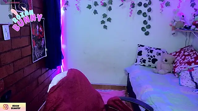 Snapshot of Roxanbunny1 chatting on April 21, 2026, 1:50 pm Roxanbunny1 online show from April 21, 2026, 1:50 pm