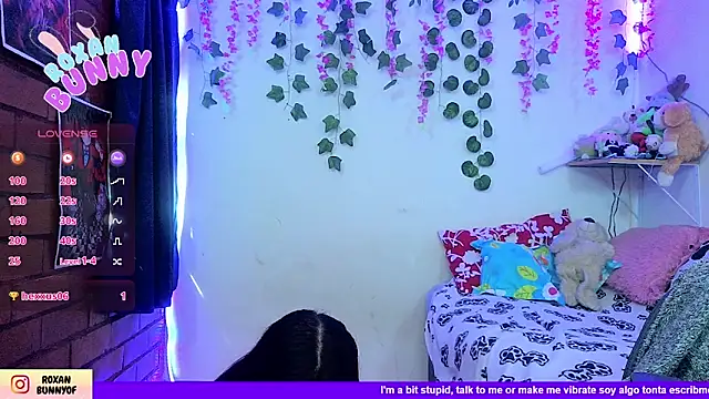 Snapshot of Roxanbunny1 chatting on April 18, 2026, 7:07 pm Roxanbunny1 online show from April 18, 2026, 7:07 pm