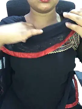 Snapshot of Rose_Olivia chatting on February 12, 2026, 3:45 pm Rose Olivia online show from February 12, 2026, 3:45 pm