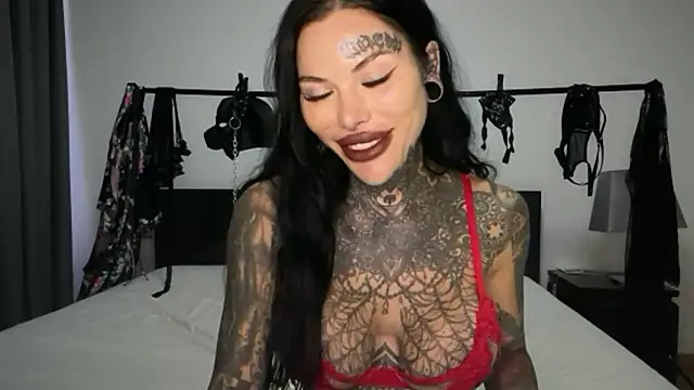 claudiacvc95 online show from November 16, 2025, 6:29 am