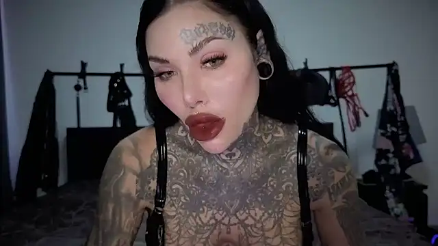 claudiacvc95 online show from March 1, 2026, 5:40 am