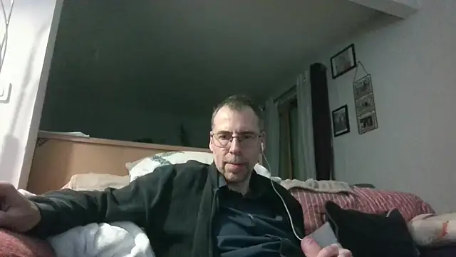 Snapshot of ptitcanard60600 chatting on May 18, 2026, 9:52 pm ptitcanard60600 online show from May 18, 2026, 9:52 pm