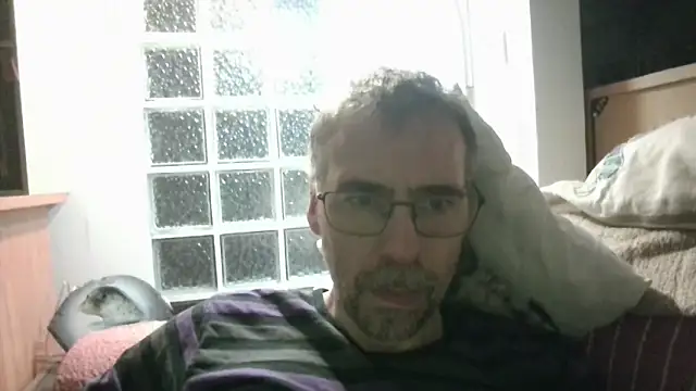 ptitcanard60600 online show from April 12, 2026, 9:29 pm