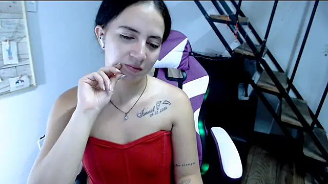 samantha baby  online show from September 10, 2025, 7:13 pm