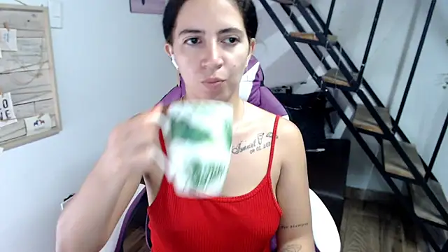 samantha baby  online show from November 6, 2025, 6:56 pm