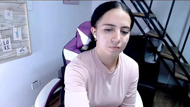 samantha baby  online show from September 29, 2025, 8:03 pm