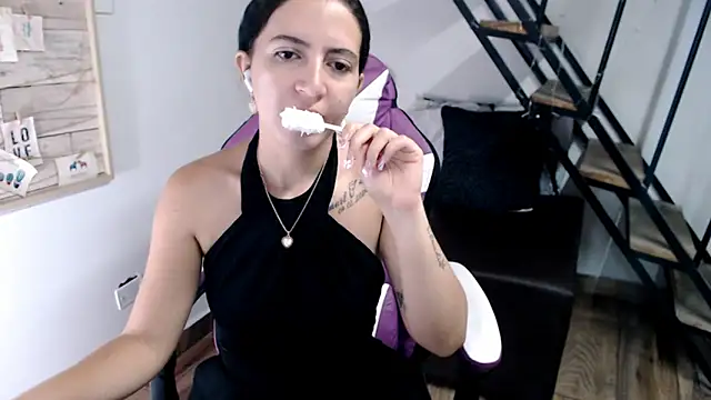 Snapshot of samantha_baby_ chatting on December 19, 2025, 4:20 pm samantha baby online show from December 19, 2025, 4:20 pm