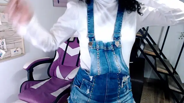 samantha baby  online show from December 14, 2025, 5:07 pm