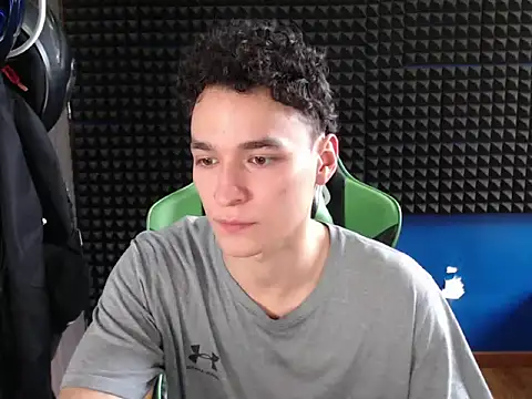 Snapshot of Curly_Angel24 chatting on January 8, 2026, 9:10 pm Curly Angel24 online show from January 8, 2026, 9:10 pm