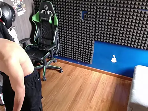 Snapshot of Curly_Angel24 chatting on January 5, 2026, 5:27 pm Curly Angel24 online show from January 5, 2026, 5:27 pm