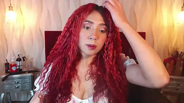 IsabelaLatina online show from June 4, 2026, 1:32 am
