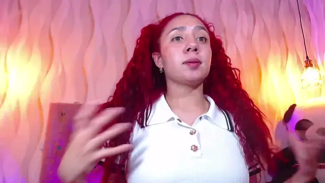 Snapshot of IsabelaLatina chatting on October 4, 2025, 11:06 pm IsabelaLatina online show from October 4, 2025, 11:06 pm