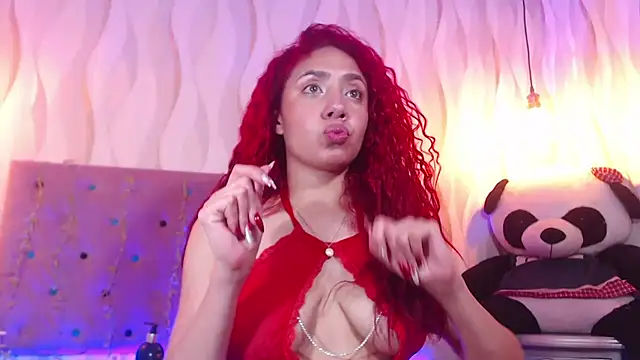 Snapshot of IsabelaLatina chatting on October 8, 2025, 1:23 pm IsabelaLatina online show from October 8, 2025, 1:23 pm