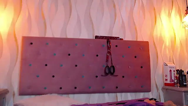 Snapshot of IsabelaLatina chatting on January 8, 2026, 10:10 am IsabelaLatina online show from January 8, 2026, 10:10 am