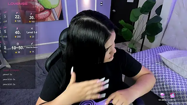 martinasaez online show from November 29, 2025, 8:42 pm