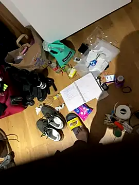 Snapshot of la_chiennete chatting on December 2, 2025, 8:10 pm la chiennete online show from December 2, 2025, 8:10 pm