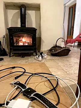 Snapshot of la_chiennete chatting on October 23, 2025, 5:00 pm la chiennete online show from October 23, 2025, 5:00 pm