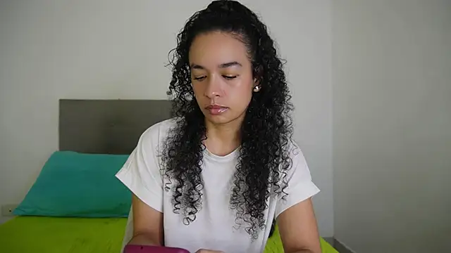 Snapshot of angela__98 chatting on December 2, 2025, 9:22 am angela 98 online show from December 2, 2025, 9:22 am