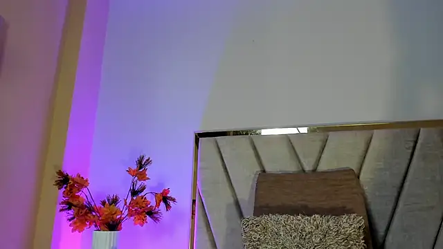 NoraDasilva online show from November 24, 2025, 1:00 pm