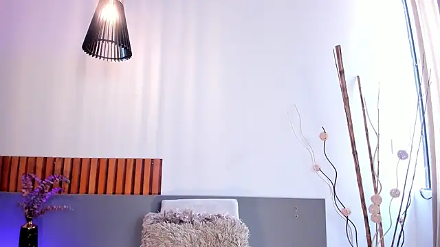 NoraDasilva online show from April 15, 2026, 9:26 pm