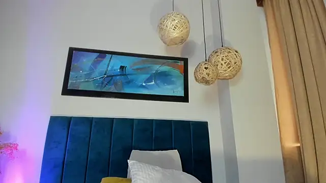 NoraDasilva online show from November 30, 2025, 2:07 pm