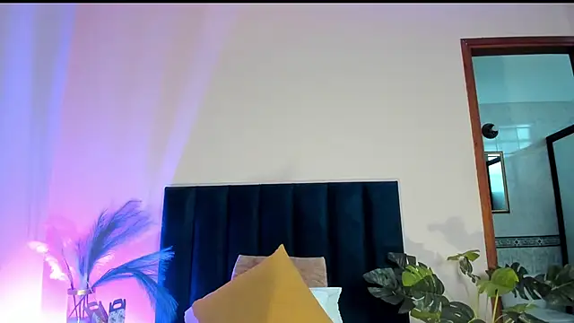 NoraDasilva online show from February 24, 2026, 10:21 pm