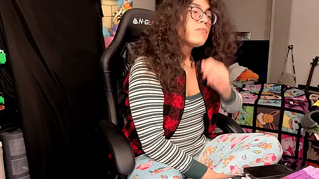 Snapshot of ShinyCherub chatting on November 30, 2025, 6:36 am ShinyCherub online show from November 30, 2025, 6:36 am