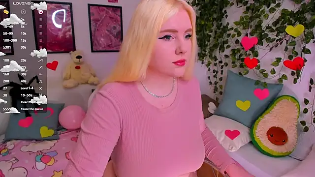 Snapshot of art_lovee chatting on February 21, 2026, 1:29 am art lovee online show from February 21, 2026, 1:29 am