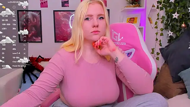 Snapshot of art_lovee chatting on December 21, 2025, 2:35 am art lovee online show from December 21, 2025, 2:35 am